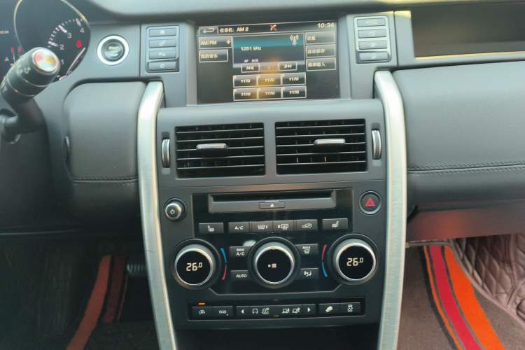 Used Land Rover Discovery Sport 2015 2.0T SE Audio And AC Panel