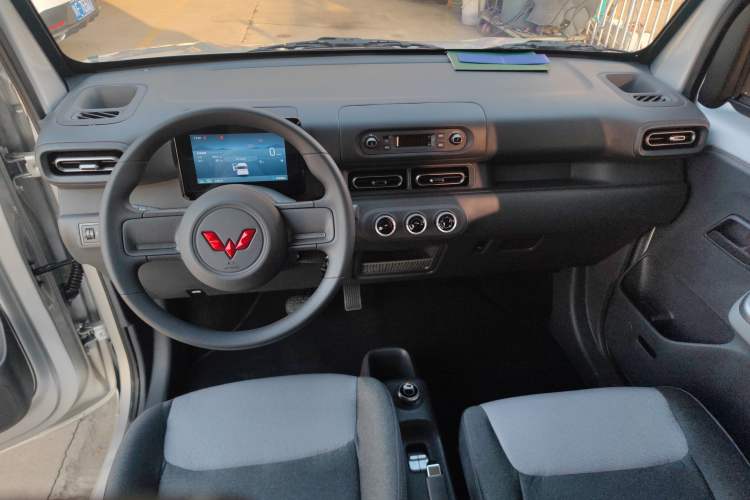 Used Wuling Zhiguang New Energy 2025 Model 305km Ambitious Edition