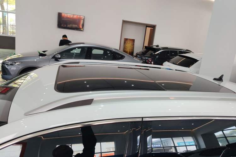 Used Volkswagen Tharu 2023 300TSI Two-Wheel-Drive Full Moon Edition Roof