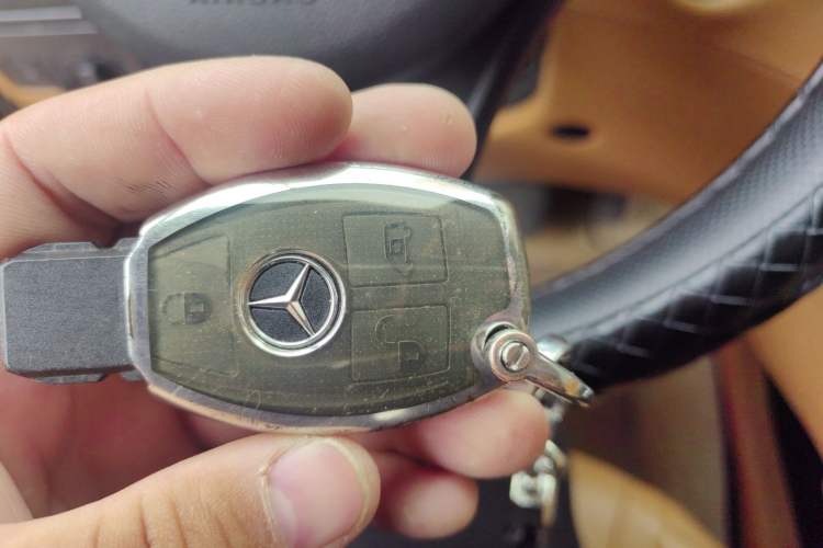 Used Mercedes-Benz Vito 2021 2.0T Elite Version 7 Seats Vehicle Key