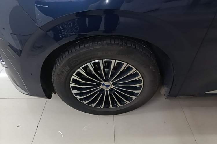 Used Denza D9 2024 DM-i 980 Four-Wheel Drive Prestige Model
