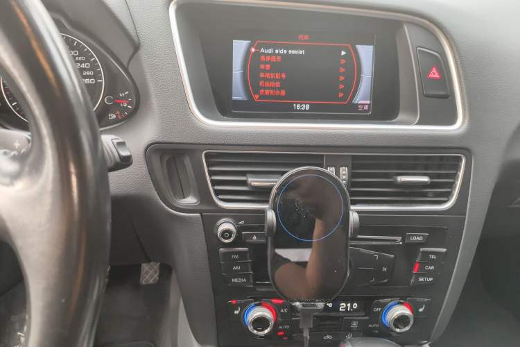 Used Audi Q5 2016 40 TFSI Technology Edition Audio And AC Panel