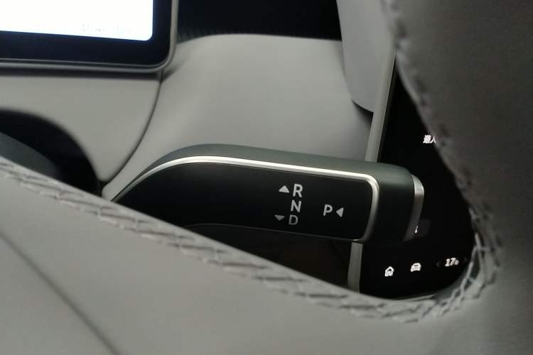 Used Nio ET5T 2025 75 kWh Touring Gear Lever