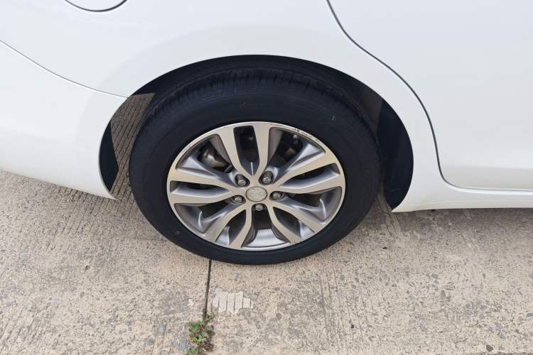 Used Buick GT 2021 Revised Version 1.3T Automatic Mild Hybrid Elite Edition Right Rear Wheel Hub