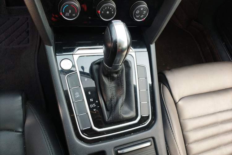 Used Volkswagen Magotan 2019 330TSI DSG Leading Model China VI Standard Gear Lever