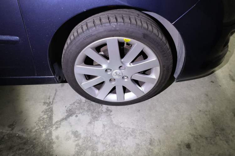 Used Peugeot 207 2013 1.6L CC Automatic Fashion Edition Right Front Wheel Hub