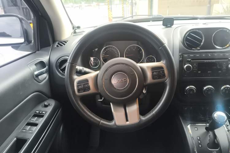 Used Jeep Compass 2012 2.4L Four-Wheel Drive Urban Edition
