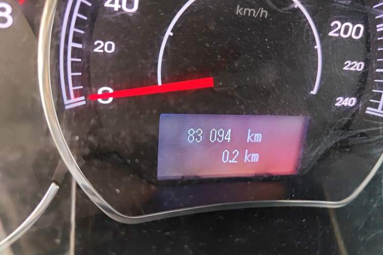 Used Renault Koleos 2012 2.5 4x4 Urban Edition Odometer Close Up