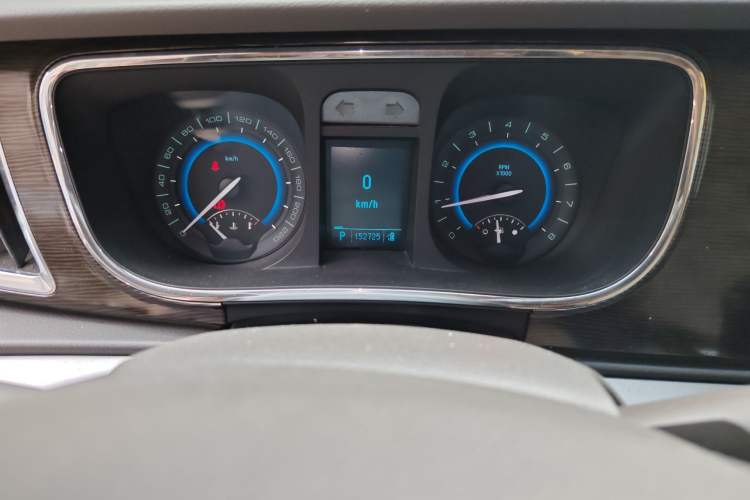 Used Buick GL8 2011 2.4L CT Luxury Business Comfort Edition Odometer Close Up