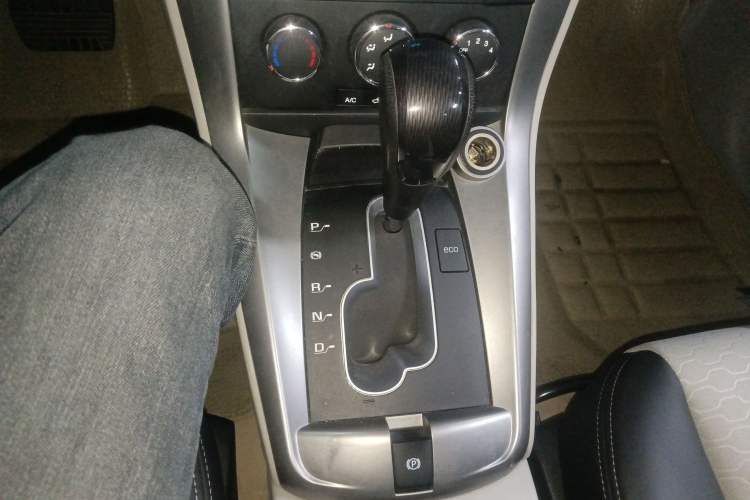 Used Chevrolet Captiva 2014 2.4L Two-Wheel Drive City Edition 5 Seats Gear Lever