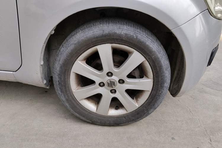 Used Suzuki Splash 2012 1.4 VVT Luxury Edition Right Front Wheel Hub