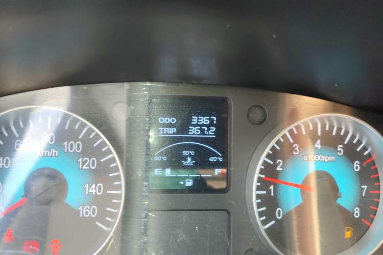 Used Jinbei Gold Hiace M Classic 2024 1.5L Engineering Lion Passenger Vehicle 6 Seats Odometer Close Up