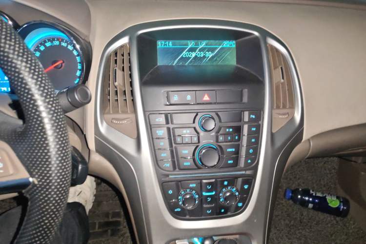 Used Buick GT 2013 GT 1.6L Automatic Fashion Edition Audio And AC Panel