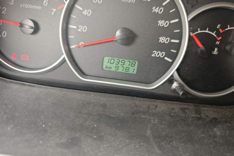 Used Wuling Hongguang 2015 1.2L S Base Model China V Standard Odometer Close Up