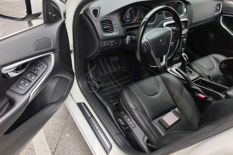 Used Volvo V40 2015 1.6T Zhiya Edition