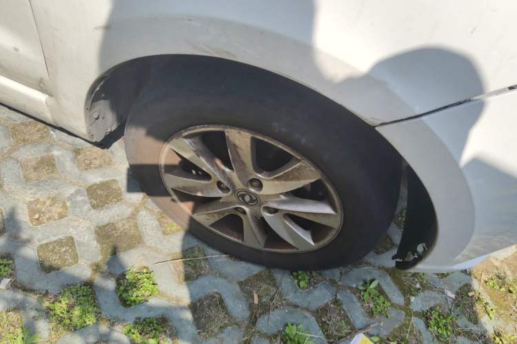 Used Dongfeng Fengon 330 2018 1.5L 330S Comfort Edition DK15 Right Front Wheel Hub