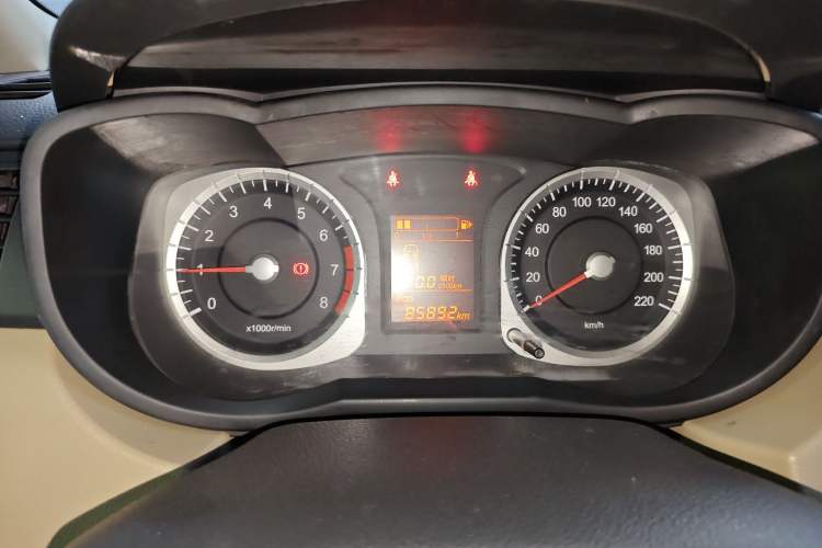 Used Venucia R50 2013 1.6L Manual Fashion Edition
