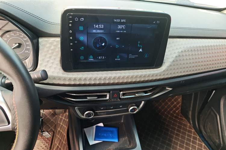 Used JMC Baodian 2022 2.5T Diesel Two-Wheel-Drive Comfort Edition Standard Wheelbase JX4D25A6L
