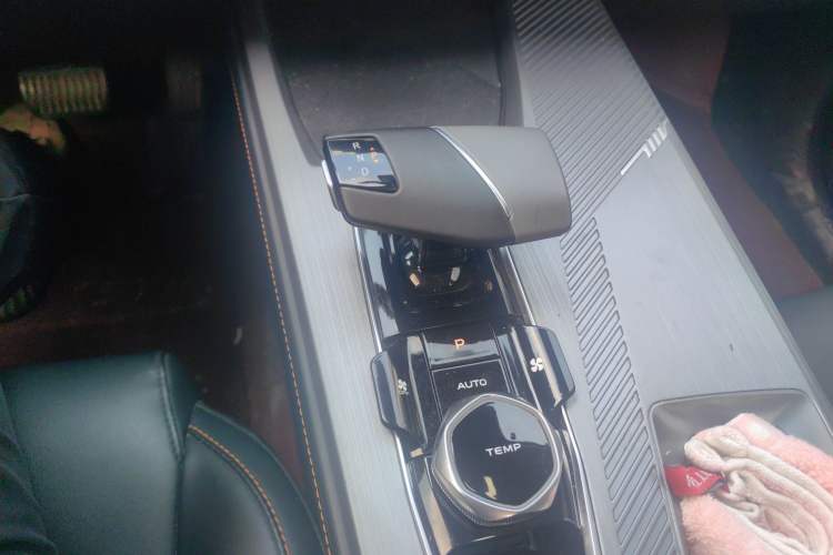 Used CHANGAN OSHAN Z6 2023 Blue Whale 1.5T DCT Luxury Model
