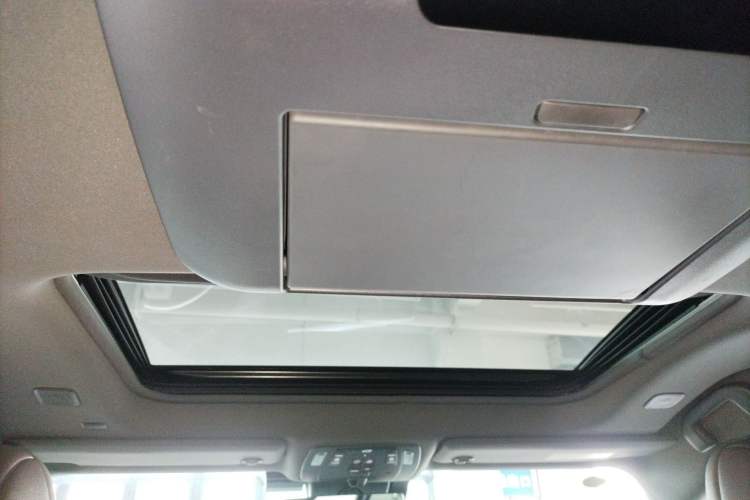 Used Toyota Granvia 2023 2.5L Hybrid Flagship VIP Edition