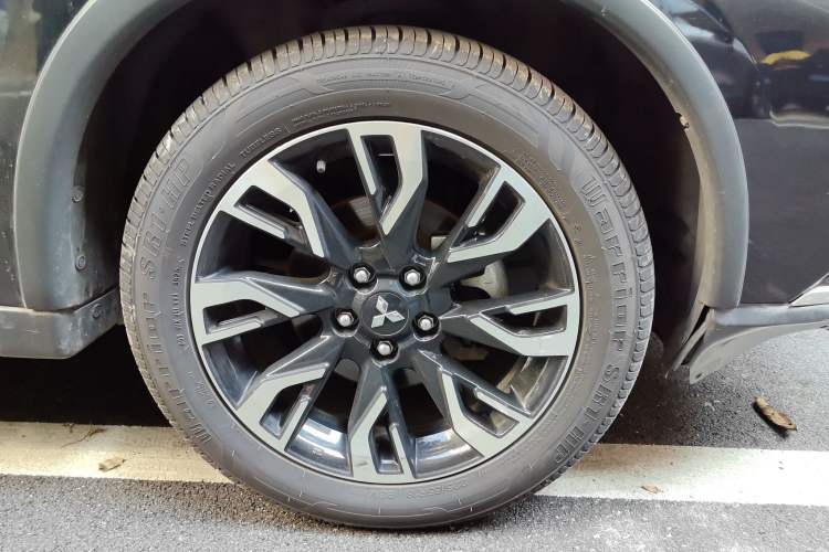 Used Mitsubishi Outlander 2019 2.0L Two-Wheel Drive Comfort Edition 5 Seats China VI Standard
