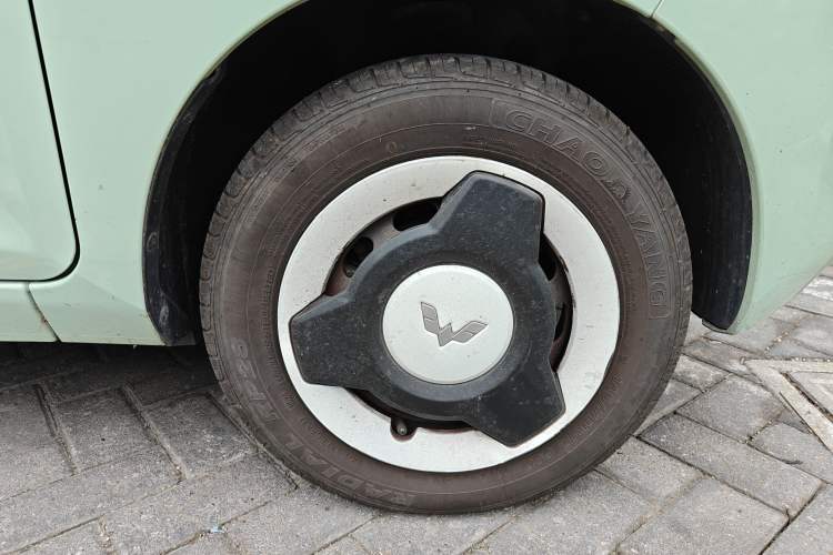 Used Wuling Hongguang MINIEV 2022 Macaron Fashion Model Lithium Iron Phosphate Right Front Wheel Hub