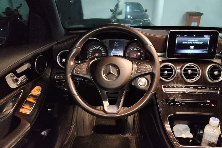 Used Mercedes-Benz GLC 2018 GLC 260 4MATIC Luxury Model
