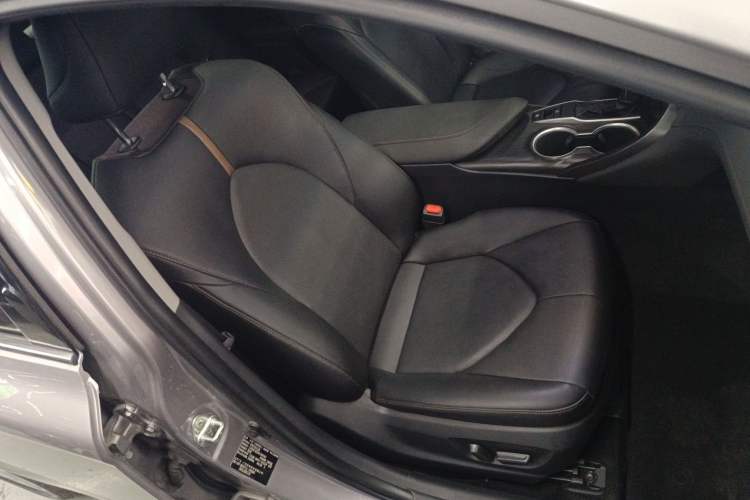 Used Toyota Camry 2021 2.0G Luxury Edition Right Front Seat