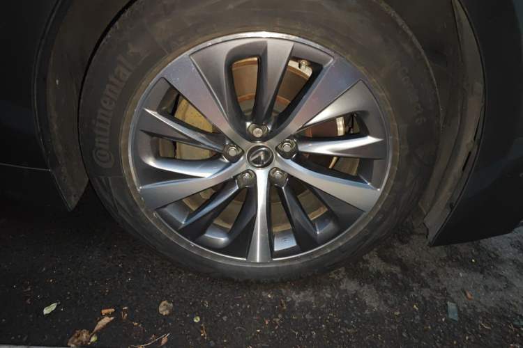 Used Lexus LS 2020 500h Excellence Edition China VI standard Right Front Wheel Hub