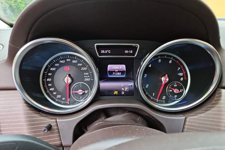 Used Mercedes-Benz GLE 2019 GLE 320 4MATIC Luxury Collection Edition Odometer Close Up