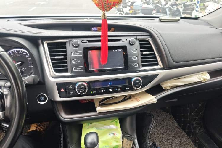 Used Toyota Highlander 2017 2.0T Four-Wheel Drive Luxury Edition 7 Seats Audio And AC Panel