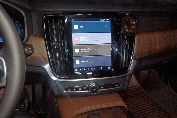 Used Volvo V90 2024 Cross Country B5 AWD Smart Range Edition
