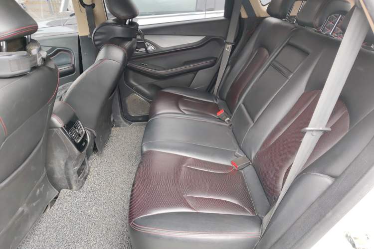 Used Baojun 560 2015 1.8L manual luxury version Left Rear Seat