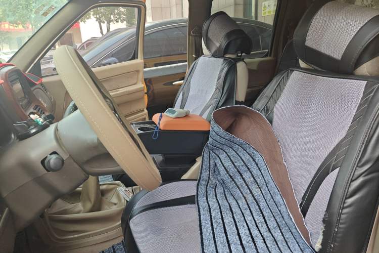 Used Nissan ZN Van 2013 2.4L Two-Wheel Drive Standard Model with 5 Seats
