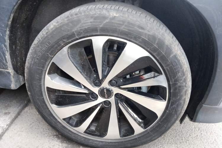 Used BYD Song PLUS New Energy 2023 Champion Edition EV 520KM Prestige Model Right Front Wheel Hub