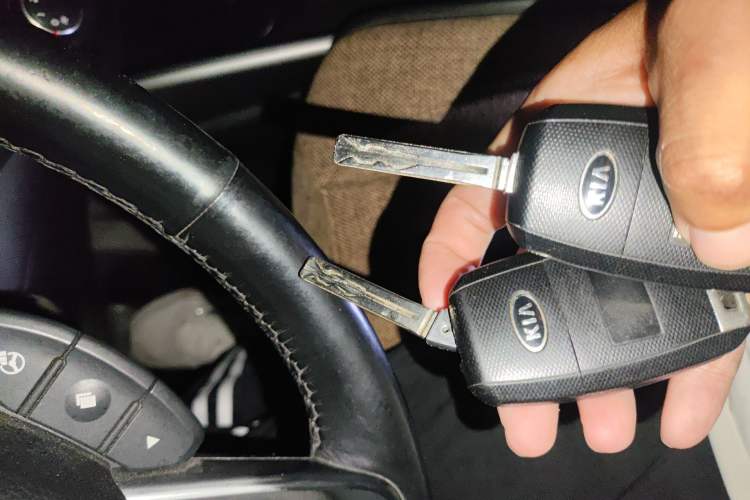 Used Kia Carens 2013 2.0L 7-Seater Automatic Standard Version China IV Standard
