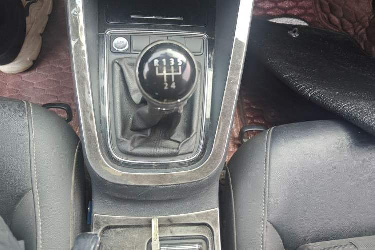Used Volkswagen Sagitar 2018 1.6L Manual Comfort Model Gear Lever