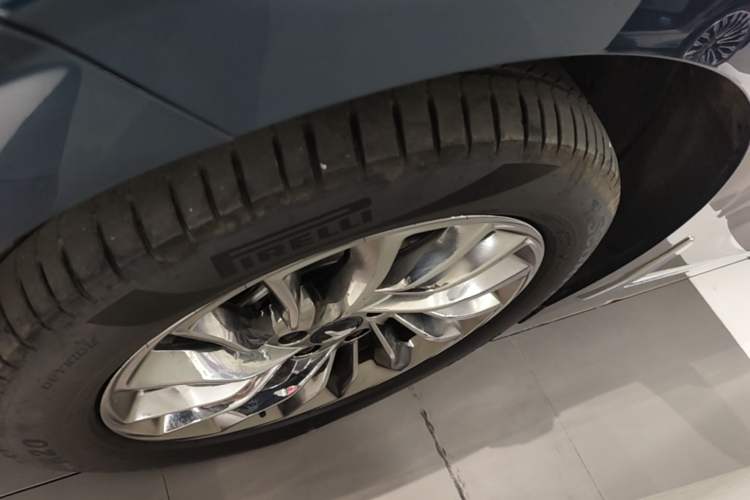 Used VOYAH Dream 2025 EV Four-Wheel-Drive Flagship Qiankun Version