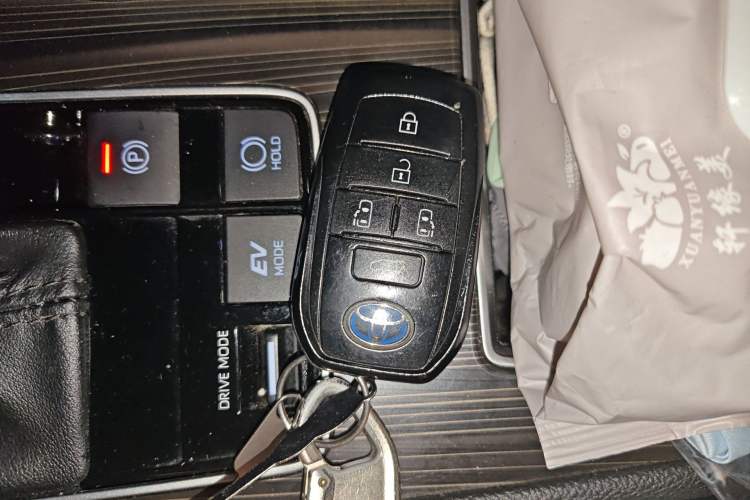 Used Toyota Granvia 2022 2.5L Hybrid Prestige Edition Vehicle Key