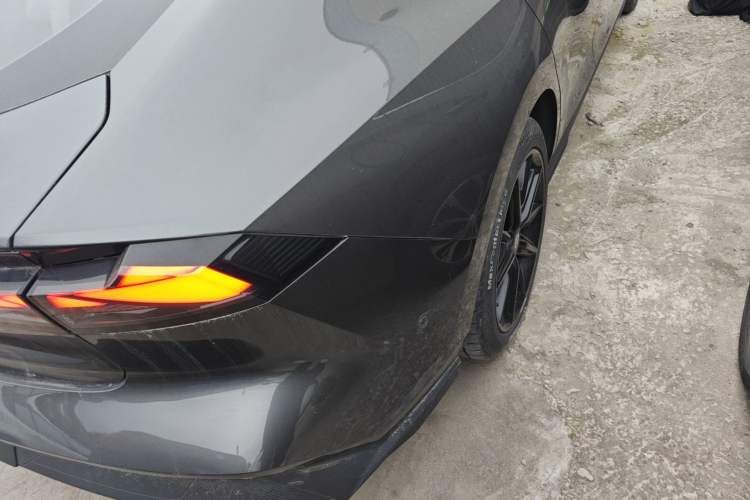 Used CHANGAN UNI-V 2022 1.5T Smart Navigation Version Right Rear Taillight