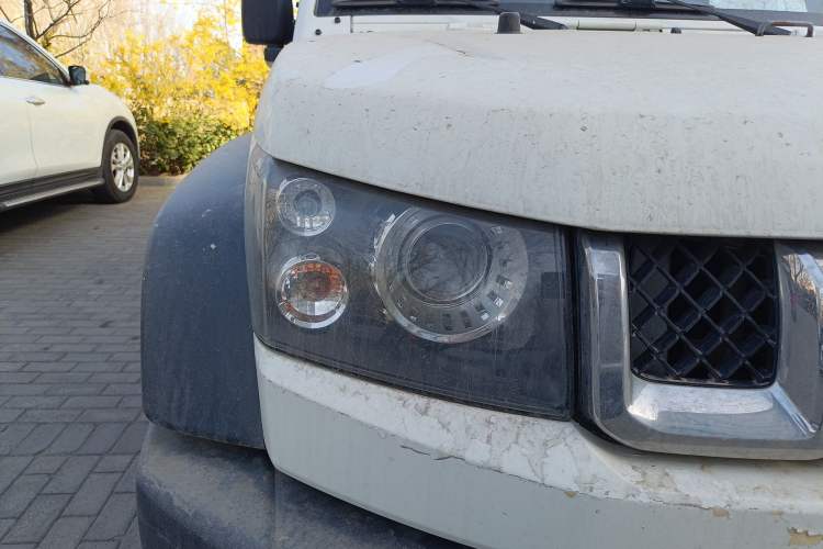 Used BAIC Off-Road BJ40 2016 40L 2.3T Automatic All-Wheel Drive Premium Edition Right Front Headlight