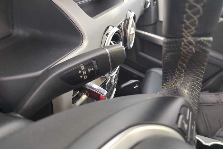 Used Mercedes-Benz GLK-Class 2013 GLK 300 4MATIC Dynamic Sunroof Model Gear Lever