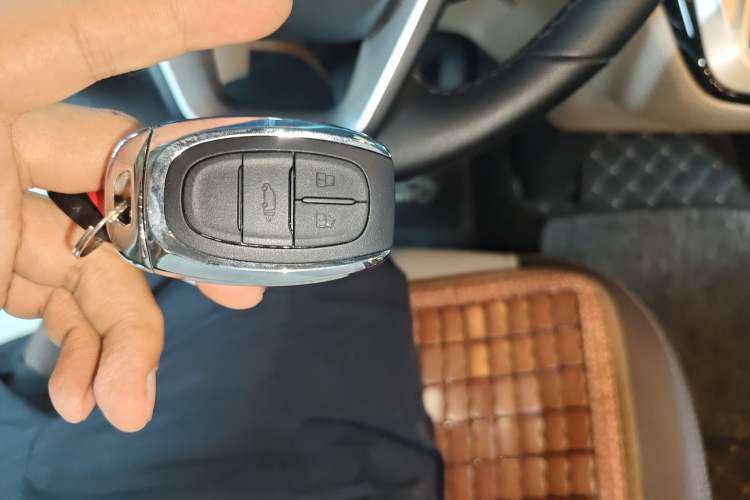 Used SAIC MAXUS MAXUS V100 RV 2023 2.0T Traveler V100 Mountain Retreat Edition with Longitudinal Bed
