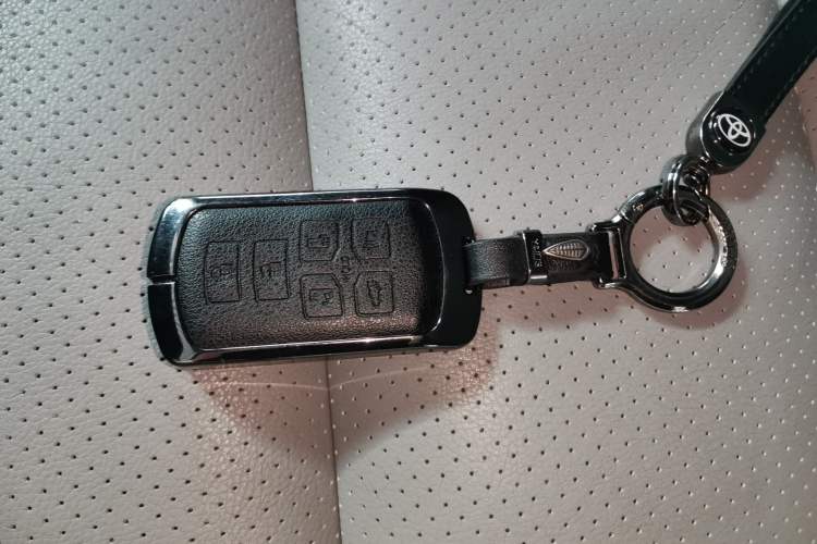 Used Toyota SIENNA 2018 3.5L Four-Wheel Drive LE Trim 7 Seats U.S. Specification
