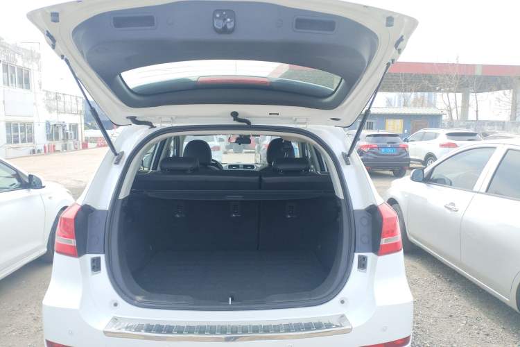 Used Haval H2 2017 Red-Label 1.5T Manual Two-Wheel-Drive Elite Model Trunk