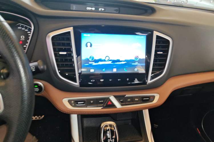 Used Geely Auto Vision X6 2018 1.4T CVT 4G Connected Luxury Version Audio And AC Panel