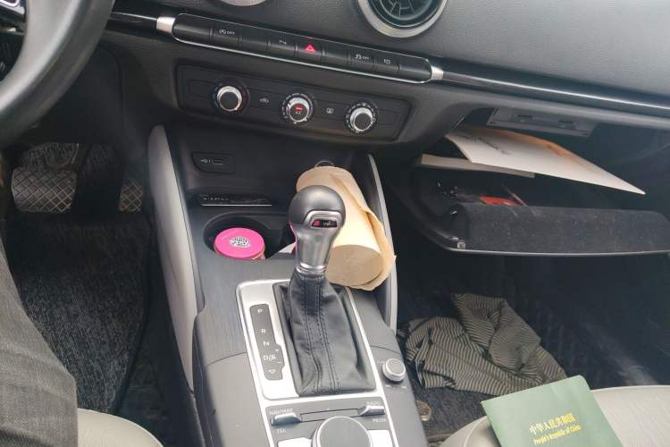 Used Audi A3 2018 30th Anniversary Edition Limousine 35 TFSI Fashion Model Gear Lever