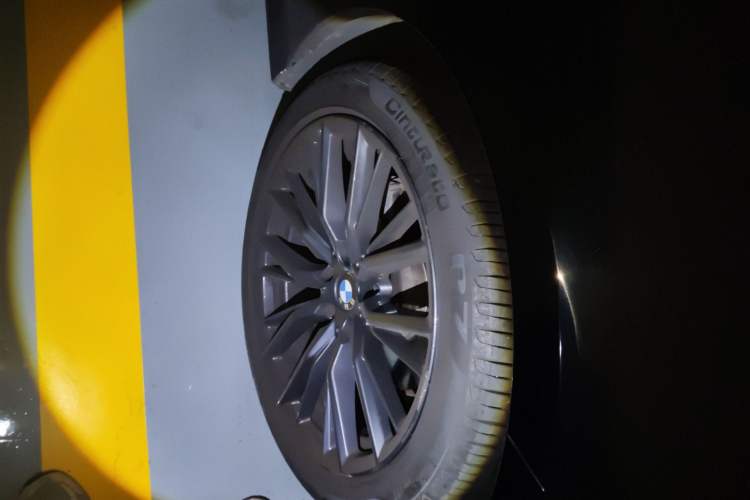 Used BMW 3 Series 2021 325i M Sport Night Edition package Right Front Wheel Hub