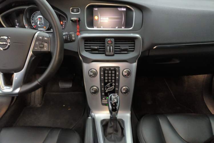 Used Volvo V40 2018 T3 Zhiya Edition
