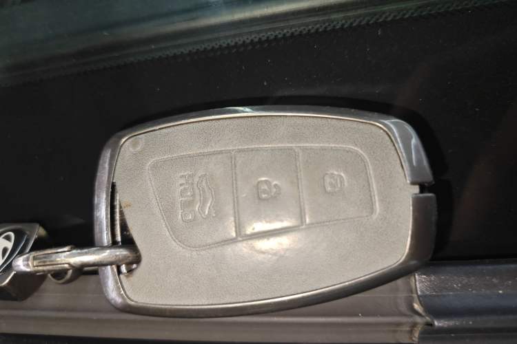 Used Hyundai Santa Fe 2017 2.4L Automatic Two-Wheel Drive Smart Version 5 Seats Interior 1